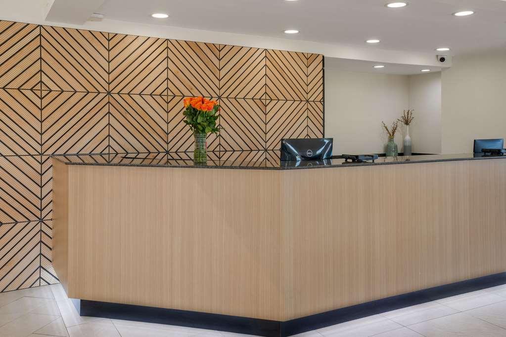 Quality Suites Lake Charles Downtown Exterior photo
